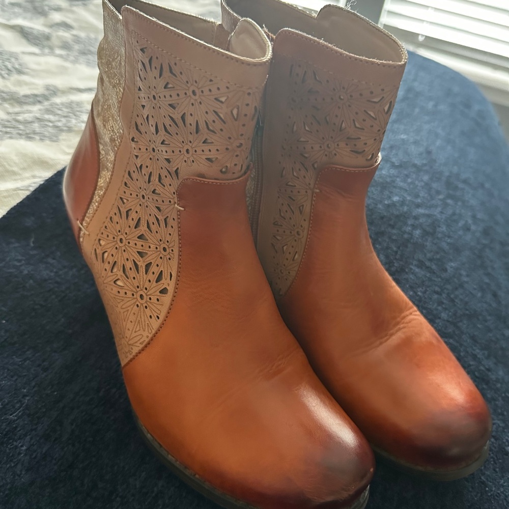 L’Ariste ankle boots